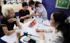 Khám định kỳ miễn phí để phát hiện sớm dấu hiệu bất thường, quản lý sức khỏe liên tục