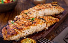 Ăn cá nướng hoặc áp chảo có lợi ích gì cho não bộ và chứng mất trí nhớ?