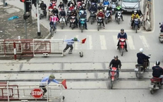 Quy định mới: Xe máy vượt tín hiệu đường sắt có thể bị phạt tới 6 triệu đồng