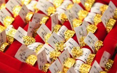 Chốt giá vàng hôm nay ngày 17/5 giảm cực mạnh, người mua lỗ đậm