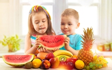 Những loại trái cây mùa hè tốt cho trẻ em và lưu ý khi ăn