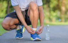 Bí quyết đi bộ cho người đau khớp gối