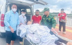 Mở 'luồng xanh’ cho xe cứu thương đưa bệnh nhân sang Trung Quốc điều trị