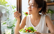 Nắng nóng kéo dài: 4 cách ăn uống giúp cơ thể dễ chịu hơn