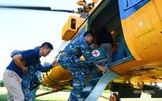 Quân y Không quân diễn tập cấp cứu, vận chuyển nạn nhân bằng trực thăng