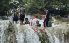Giữa dòng thác xiết, sinh viên y giành giật sự sống cho 
bé trai đuối nước ngừng tuần hoàn
