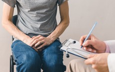 Tiểu khó, tiểu nhiều lần, đau bụng dưới… cảnh báo phì đại tuyến tiền liệt