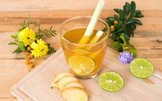 Người bệnh trào ngược dạ dày có nên uống chanh mật ong không?