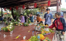 Sĩ tử Hải Phòng dâng hương cầu may trước giờ thi vào lớp 10 