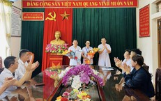 Khen thưởng bác sĩ cứu sống cháu bé ngừng tim tại biển Quỳnh - Nghệ An