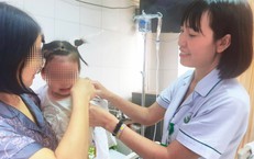 Bé gái 22 tháng tuổi bị chó cắn, nhập viện hoảng loạn, khuôn mặt nhiều vết thương
