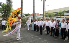 Chủ tịch Quốc hội Trần Thanh Mẫn dâng hương tại Di tích lịch sử văn hóa quốc gia Dinh quận Hóc Môn