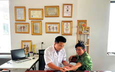 Y sĩ với tâm huyết 'giữ lửa' y học cổ truyền