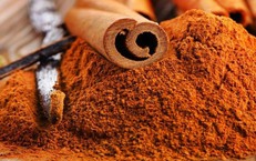 Điều gì xảy ra với đường huyết khi thêm quế vào chế độ ăn uống?