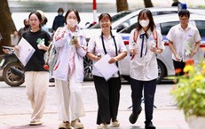 Ảnh: Thí sinh rạng rỡ đi làm thủ tục dự thi tốt nghiệp THPT năm 2026