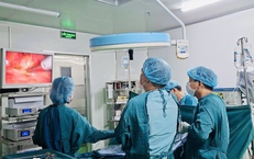 Cứu sống nam bệnh nhân bị thủng dạ dày