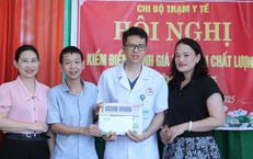 Trao hơn 15,7 triệu đồng tới gia đình bác sĩ trẻ mắc suy thận giai đoạn cuối
