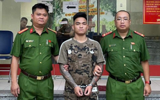 Hà Nội: Nam thanh niên cầm điếu cày đánh người giữa phố bị bắt