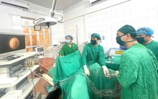 Đau lưng, tiểu buốt, bé trai 8 tuổi được phát hiện mắc bệnh ít gặp