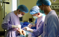 Bước tiến mới trong điều trị ung thư xương trẻ em: Thay khớp tăng trưởng nhân tạo cho bệnh nhi 6 tuổi