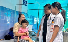  Búi tóc lớn nằm trong dạ dày cháu bé 4 tuổi