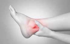 Trẻ thường xuyên đau nhức khớp vào buổi sáng, cảnh báo sớm viêm khớp tự phát
