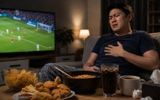 4 kiểu ăn sau 23h dễ bị trào ngược dạ dày