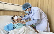 Hai anh chị lần lượt qua đời vì bệnh di truyền, nam sinh 16 tuổi hồi sinh nhờ ghép gan