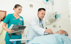 Hai cụ ông cận kề cái chết vì bệnh tim mạch được cứu sống bằng kỹ thuật hiện đại