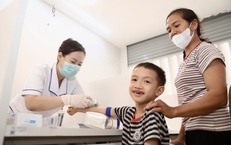 Người dân phấn khởi đi khám miễn phí trong ngày khai trương Bệnh viện Bạch Mai cơ sở Ninh Bình