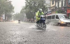 Cảnh báo dông lốc nội thành Hà Nội
