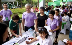 Người dân chủ động tìm hiểu kiến thức dinh dưỡng, chăm sóc sức khỏe tại Ngày Dinh dưỡng cộng đồng Việt Nam lần thứ 7