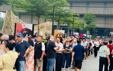 Xếp hàng dài nhận vé vào xem Quy hoạch tổng thể Thủ đô tầm nhìn 100 năm, người dân mong tận mắt thấy tương lai của Hà Nội
