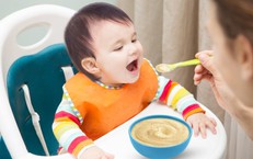 Có nên cho trẻ em ăn mì chính?