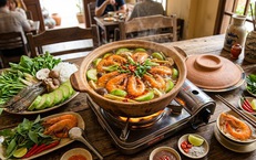 Vì sao lẩu tôm bầu là món ăn lý tưởng trong mùa hè?