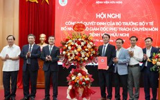 Thứ trưởng Trần Văn Thuấn trao quyết định bổ nhiệm Phó Giám đốc Bệnh viện Hữu Nghị