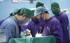 Phẫu thuật thành công ca sỏi san hô thận lớn cho bệnh nhân 74 tuổi