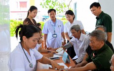 Khám, cấp thuốc miễn phí cho 100 người có công tại Hà Tĩnh