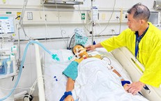 Xót xa gia cảnh mẹ nguy kịch trong phòng hồi sức, con trai bại não mòn mỏi chờ mẹ trở về