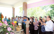 Các thế hệ thầy thuốc tưởng nhớ những chiến sĩ áo trắng đã ngã xuống vì Tổ quốc