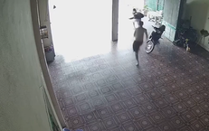 Camera ghi lại màn rượt đuổi nghẹt thở, tên trộm bỏ xe máy tháo chạy trong tích tắc 