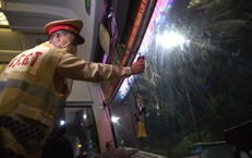 Kiểm tra an toàn xe khách tại Hà Nội: 'Nhiều hành khách  nghịch búa thoát hiểm rồi mang về'