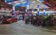 Doanh nghiệp được tự quyết giá xăng dầu khi nào?