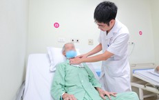 Khàn tiếng kéo dài, cụ ông 75 tuổi được phát hiện ung thư thanh quản