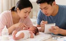 Ọc sữa khác nôn bất thường như thế nào?