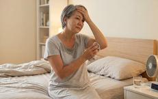 7 sự thật bất ngờ về chứng đổ mồ hôi ban đêm ở phụ nữ mãn kinh