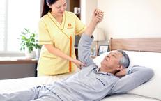 Thực trạng chăm sóc người cao tuổi tại nhà: Giải pháp nào giảm áp lực y tế công?