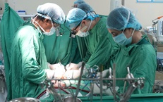 Bé sinh non nặng 1,5kg 'vượt cửa tử' sau ca mổ tim bẩm sinh kéo dài hơn 5 giờ