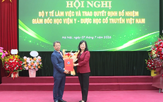 Bộ trưởng Bộ Y tế Đào Hồng Lan trao quyết định bổ nhiệm Giám đốc Học viện Y - Dược học cổ truyền Việt Nam