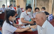 Ra quân khám sức khỏe miễn phí cho người dân ở Khánh Hòa